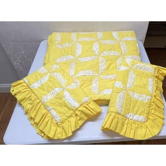 Stunning Sunny Yellow and White handmade Quilted Blanket & Shams Twin / Daybed - Picture 10 of 16